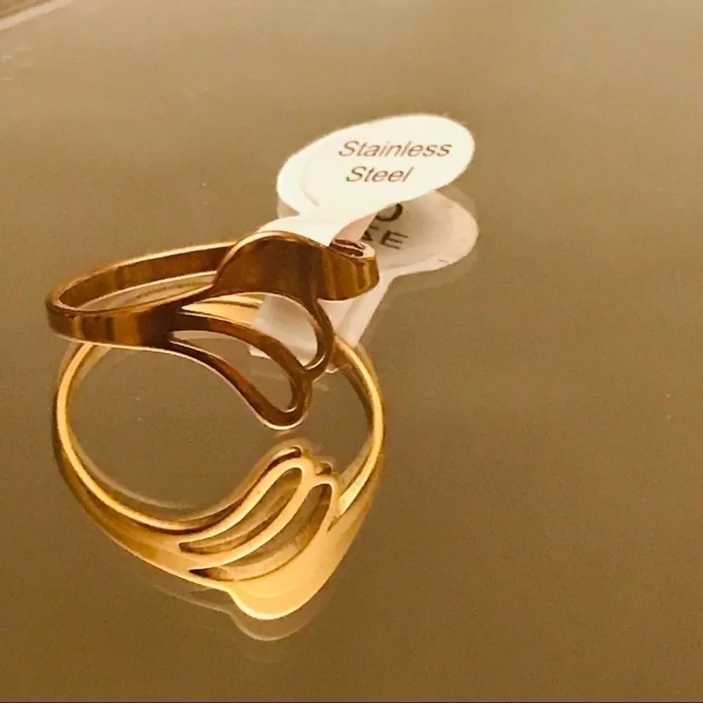 5⭐️RATED⭐️Swirls Gold Minimalist Ring